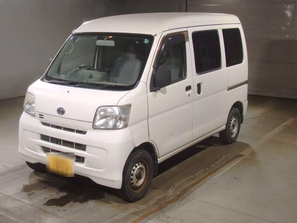 TOYOTA PIXIS VAN