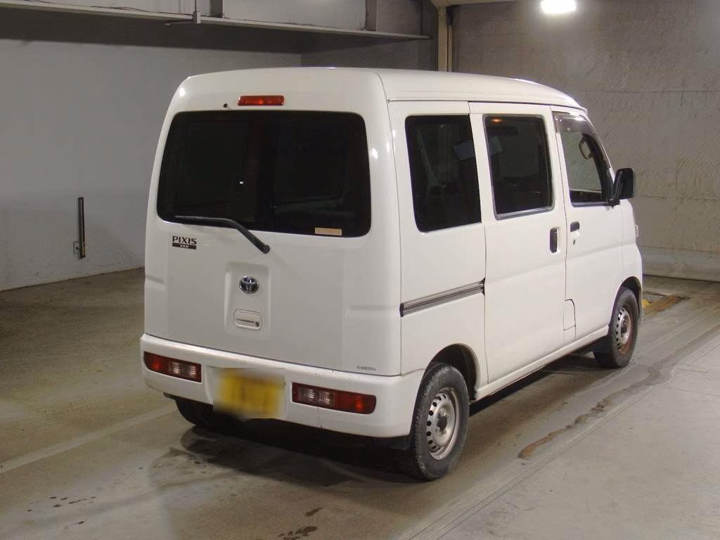 TOYOTA PIXIS VAN