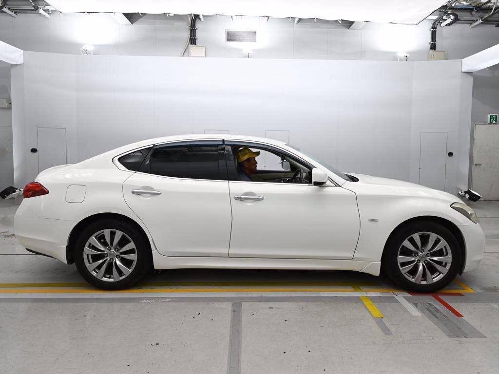 NISSAN FUGA
