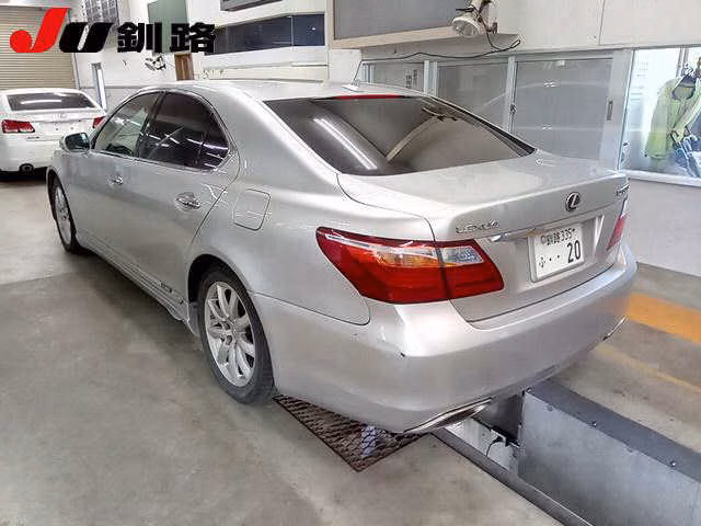 LEXUS LS600H