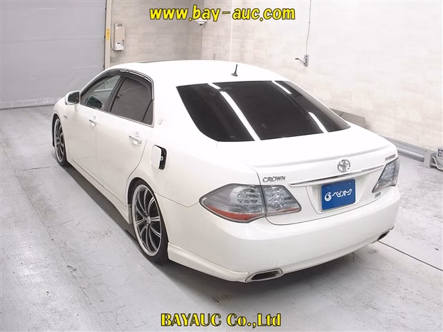 TOYOTA CROWN