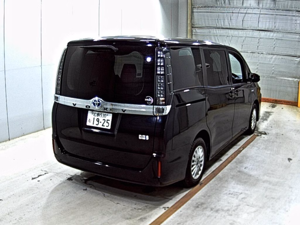 TOYOTA VOXY