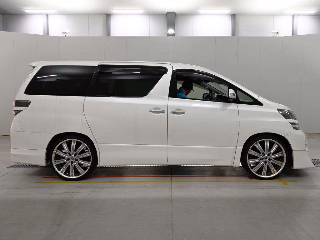 TOYOTA VELLFIRE