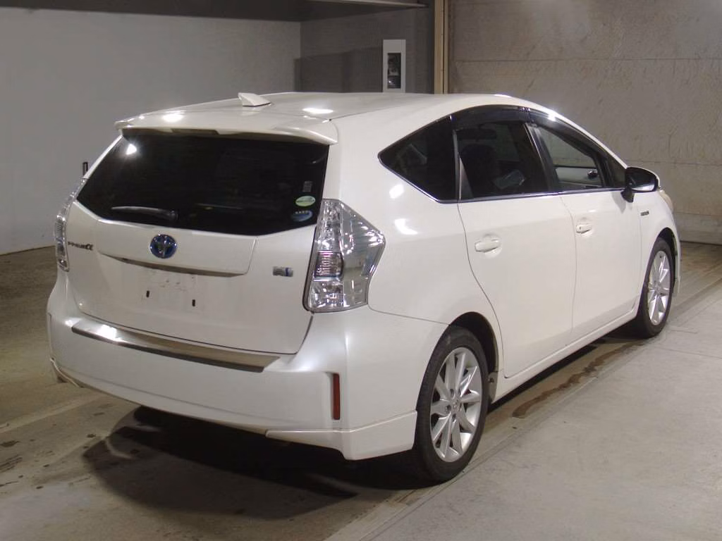 TOYOTA PRIUS ALPHA