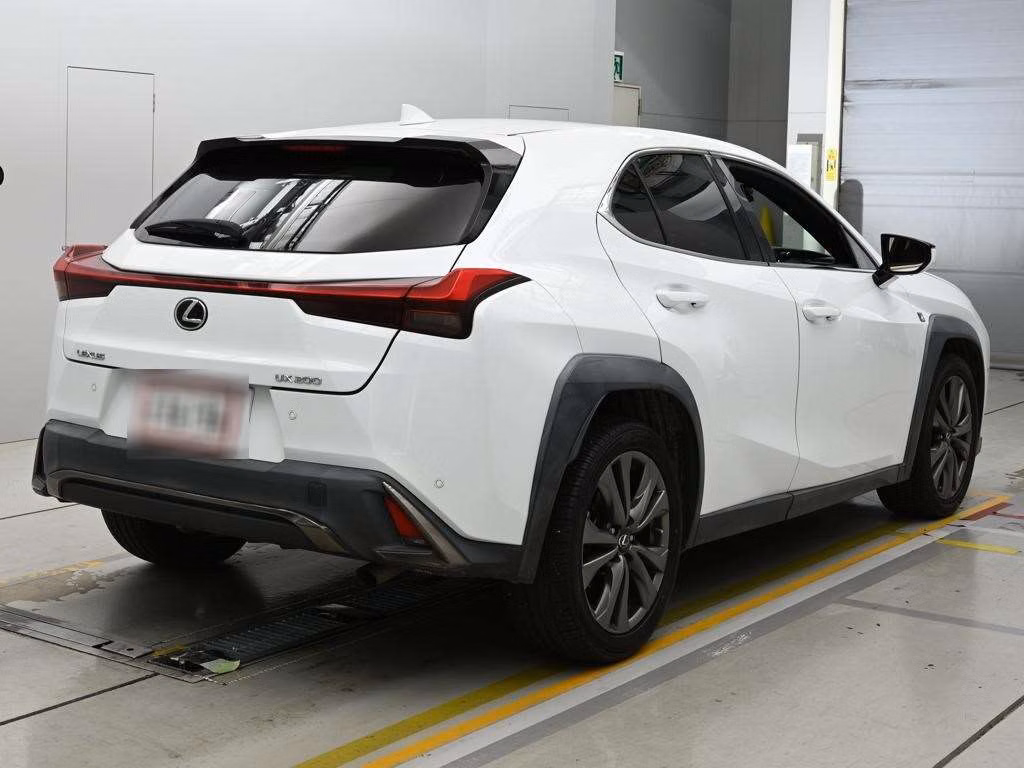 LEXUS UX200