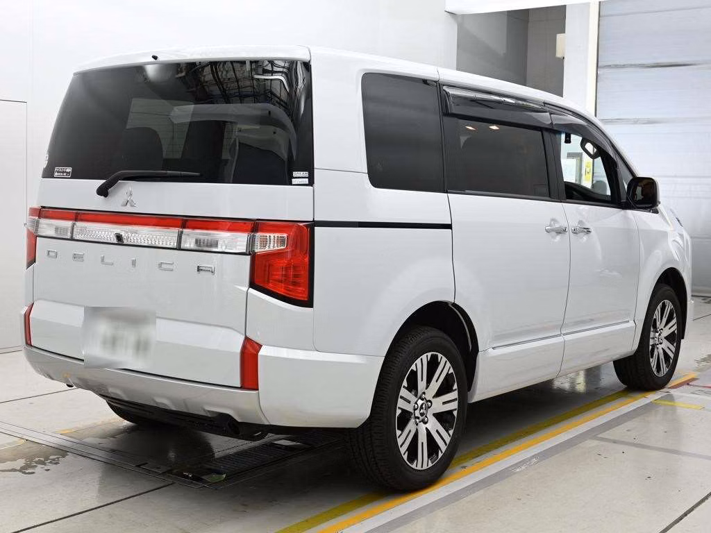 MITSUBISHI DELICA D:5