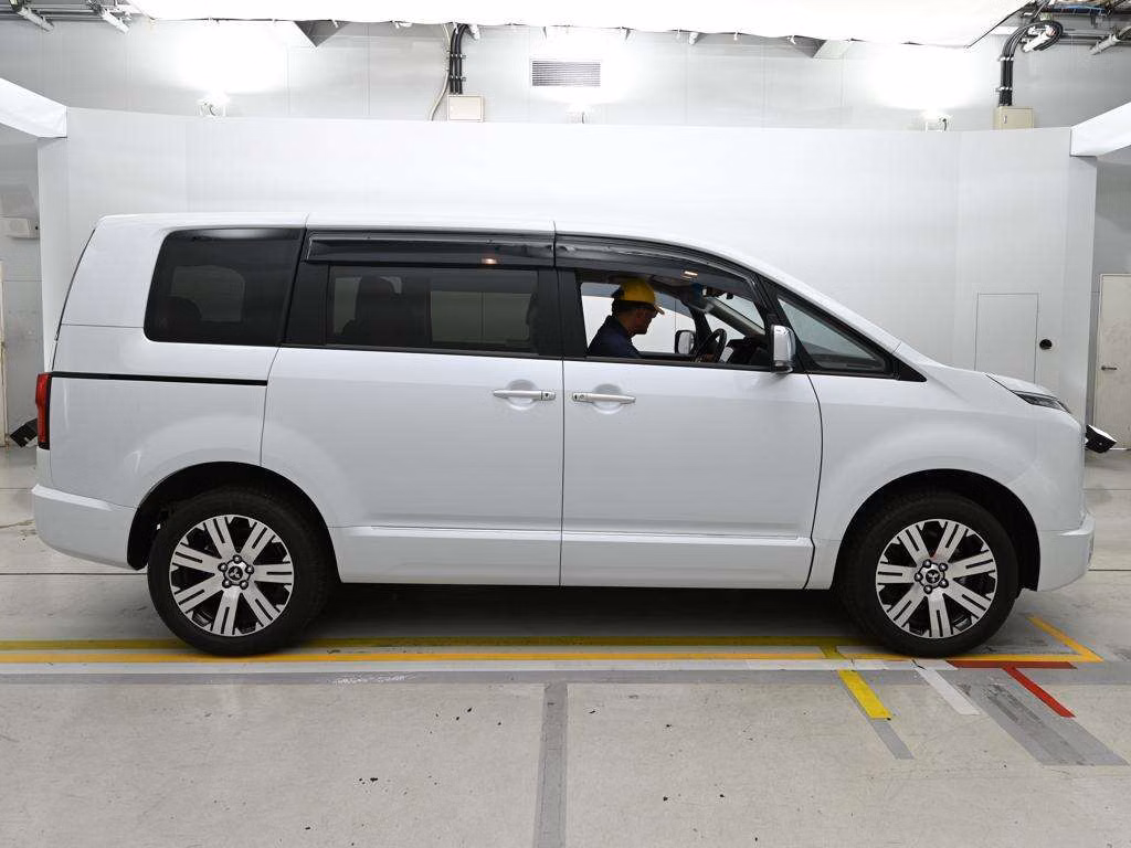 MITSUBISHI DELICA D:5