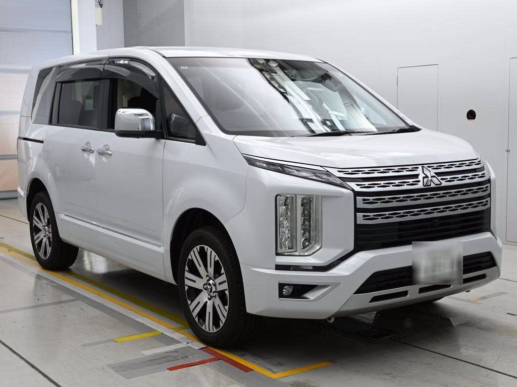 MITSUBISHI DELICA D:5