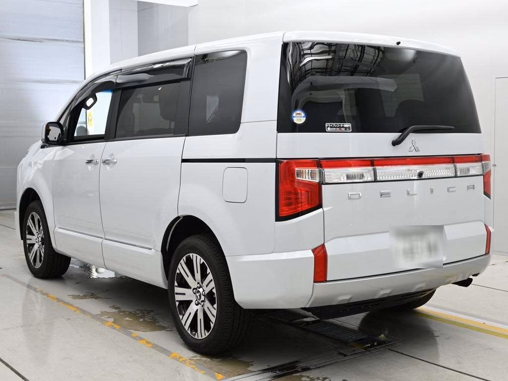MITSUBISHI DELICA D:5