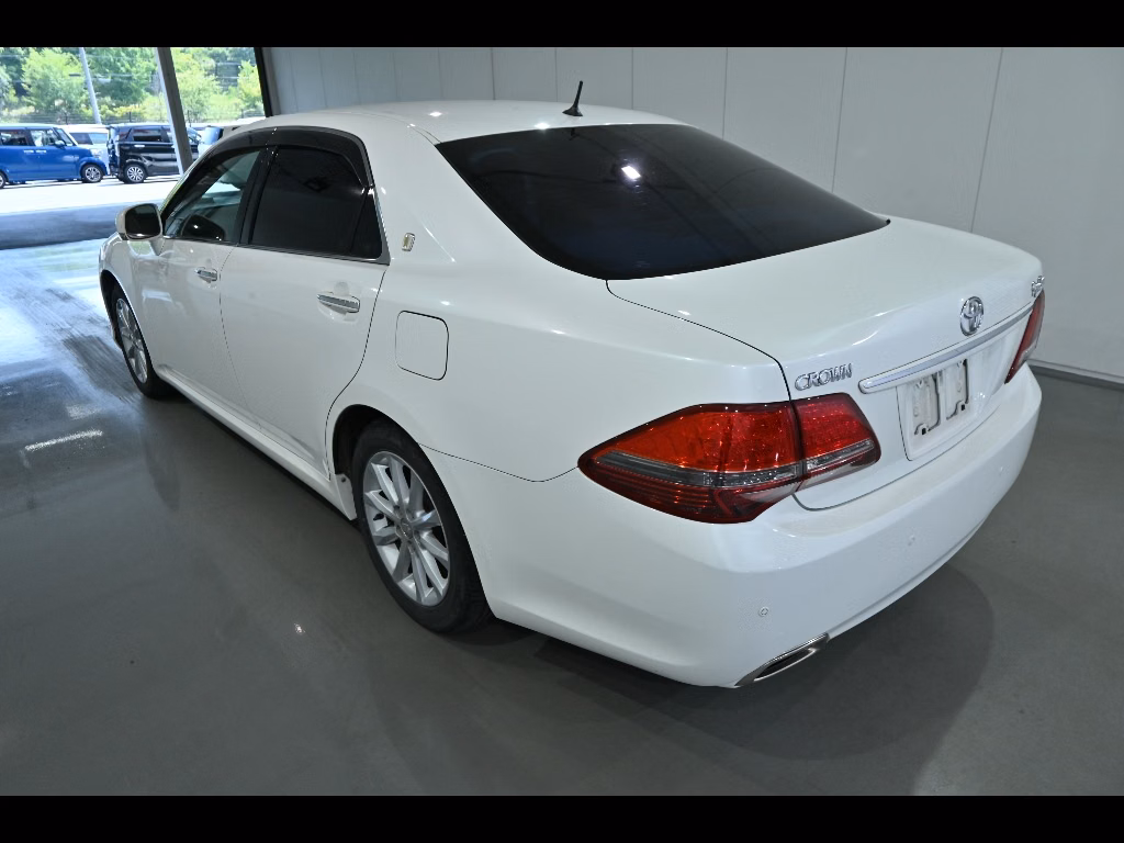 TOYOTA CROWN