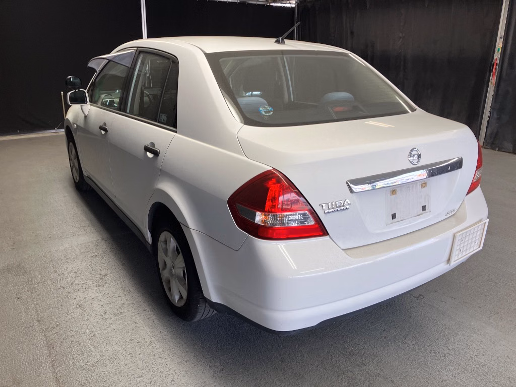 NISSAN TIIDA LATIO