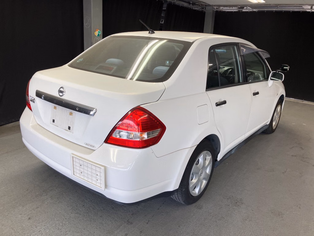 NISSAN TIIDA LATIO