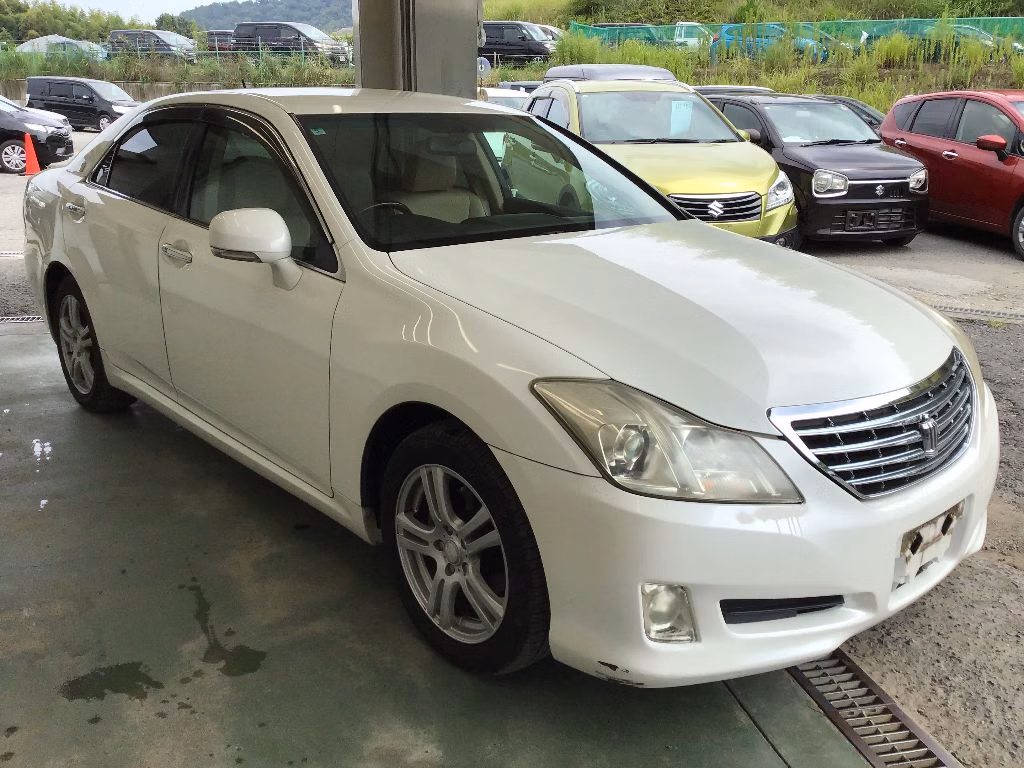 TOYOTA CROWN