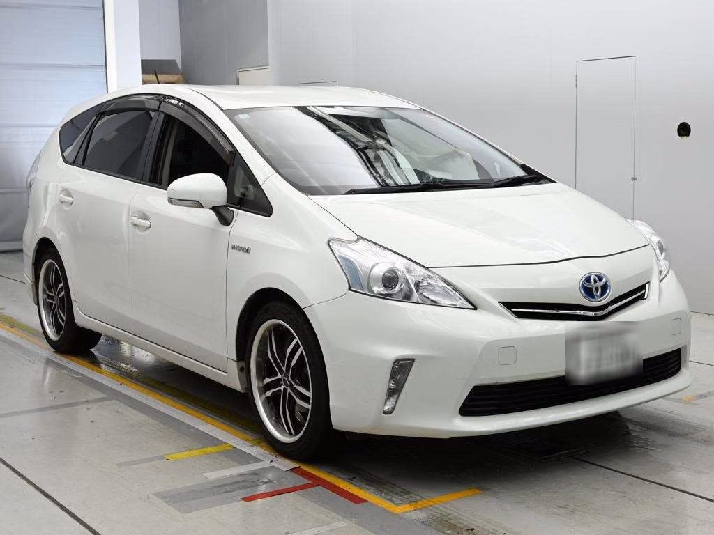 TOYOTA PRIUS ALPHA