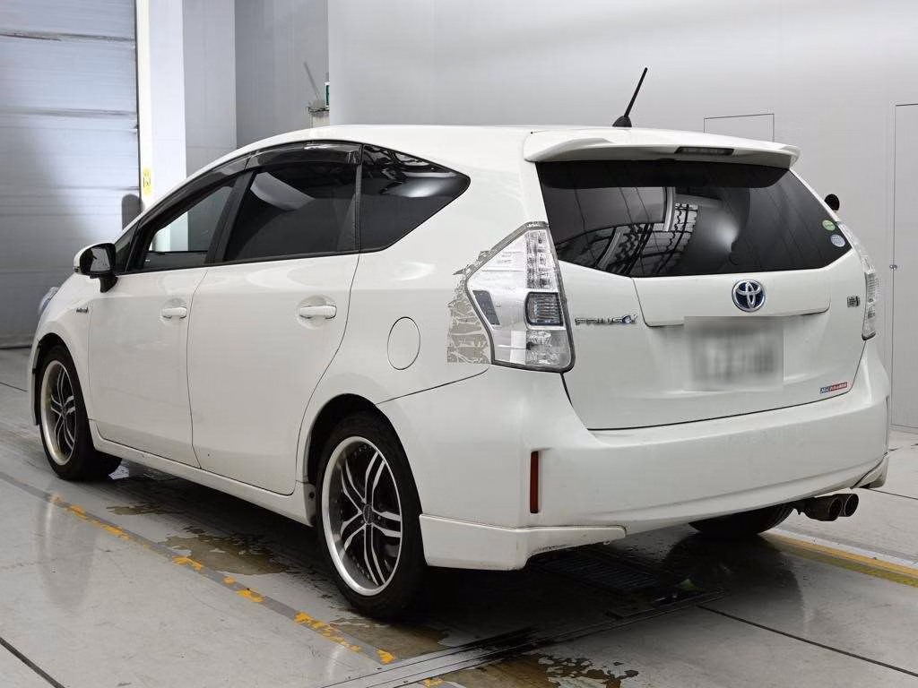 TOYOTA PRIUS ALPHA
