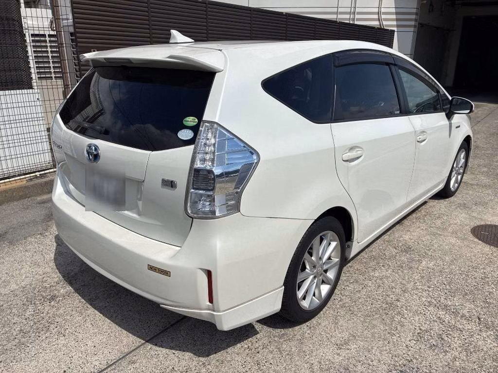 TOYOTA PRIUS ALPHA