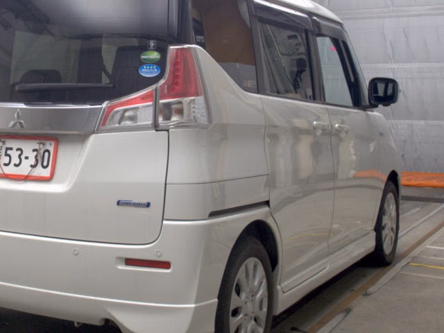 MITSUBISHI DELICA D:2