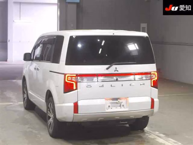 MITSUBISHI DELICA D:5