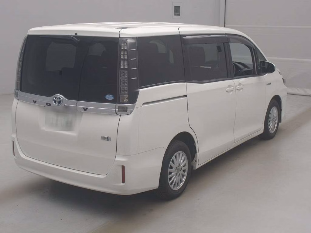 TOYOTA VOXY