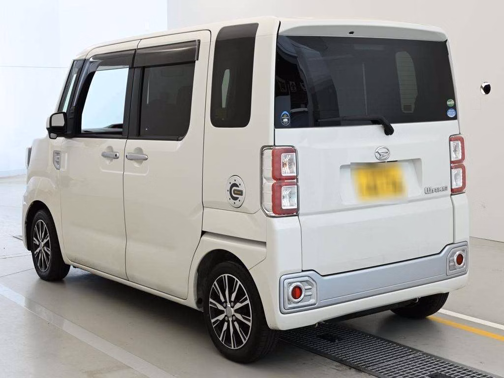 DAIHATSU WAKE