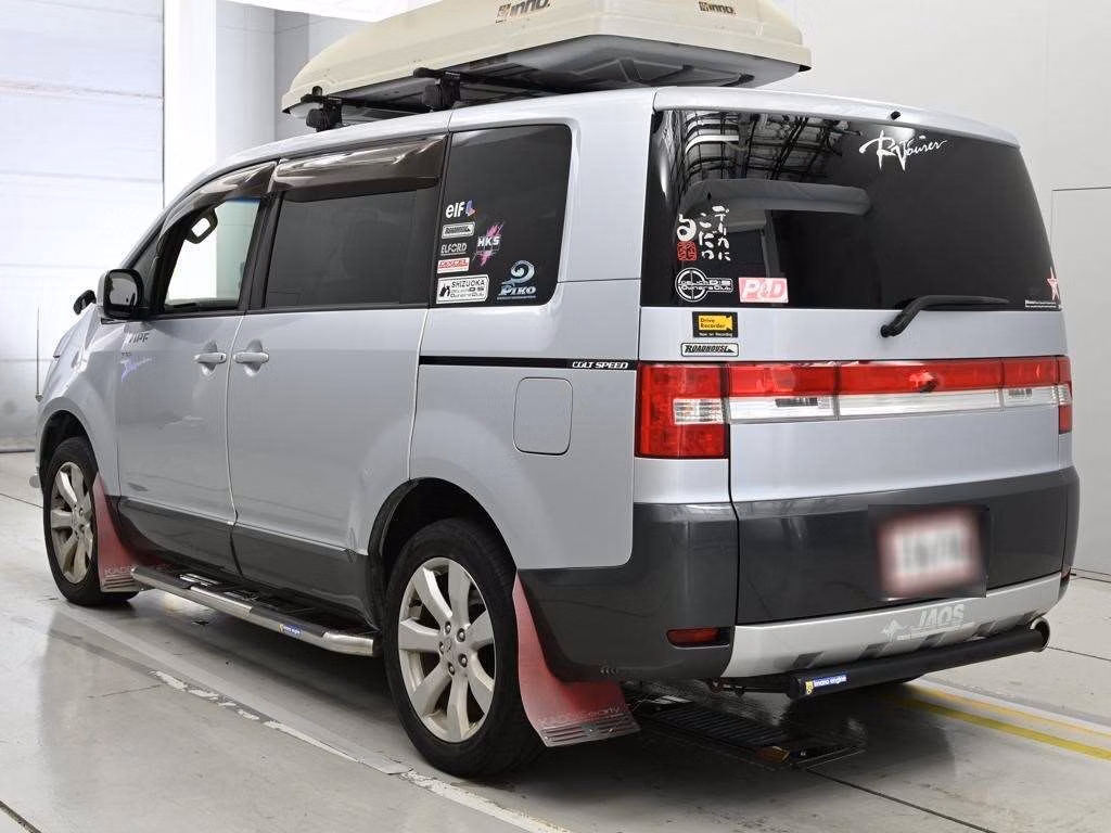 MITSUBISHI DELICA D:5