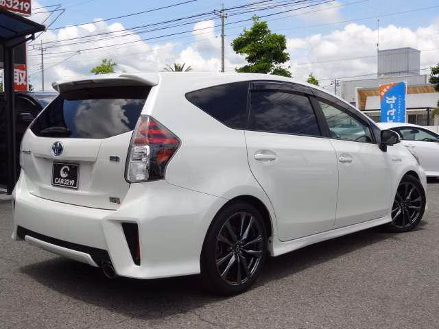 TOYOTA PRIUS ALPHA