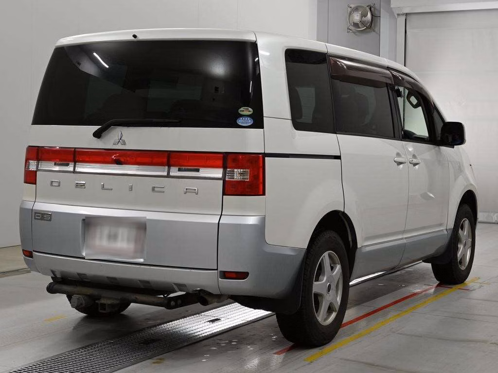 MITSUBISHI DELICA D:5