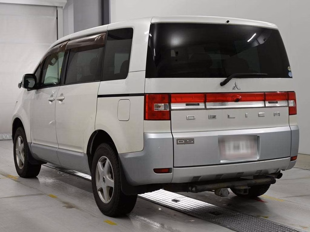 MITSUBISHI DELICA D:5