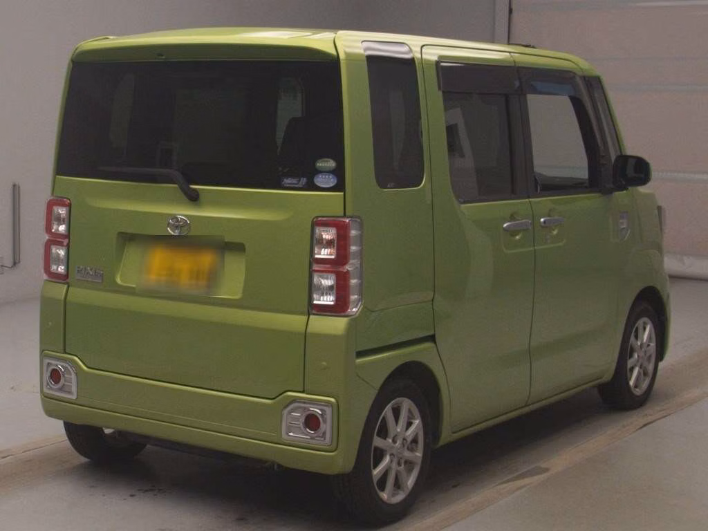 TOYOTA PIXIS MEGA