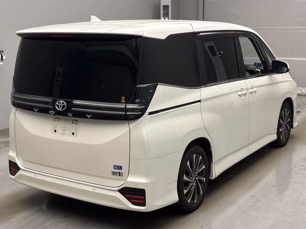 TOYOTA VOXY