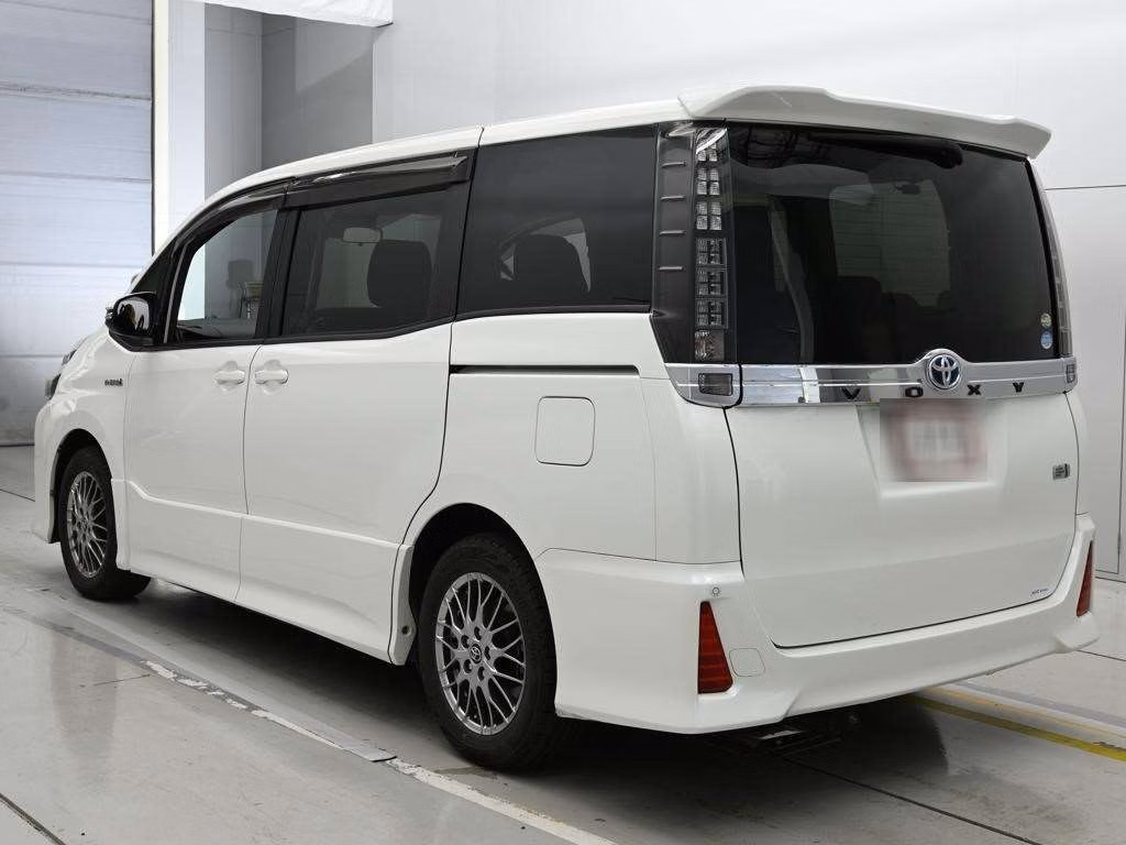 TOYOTA VOXY