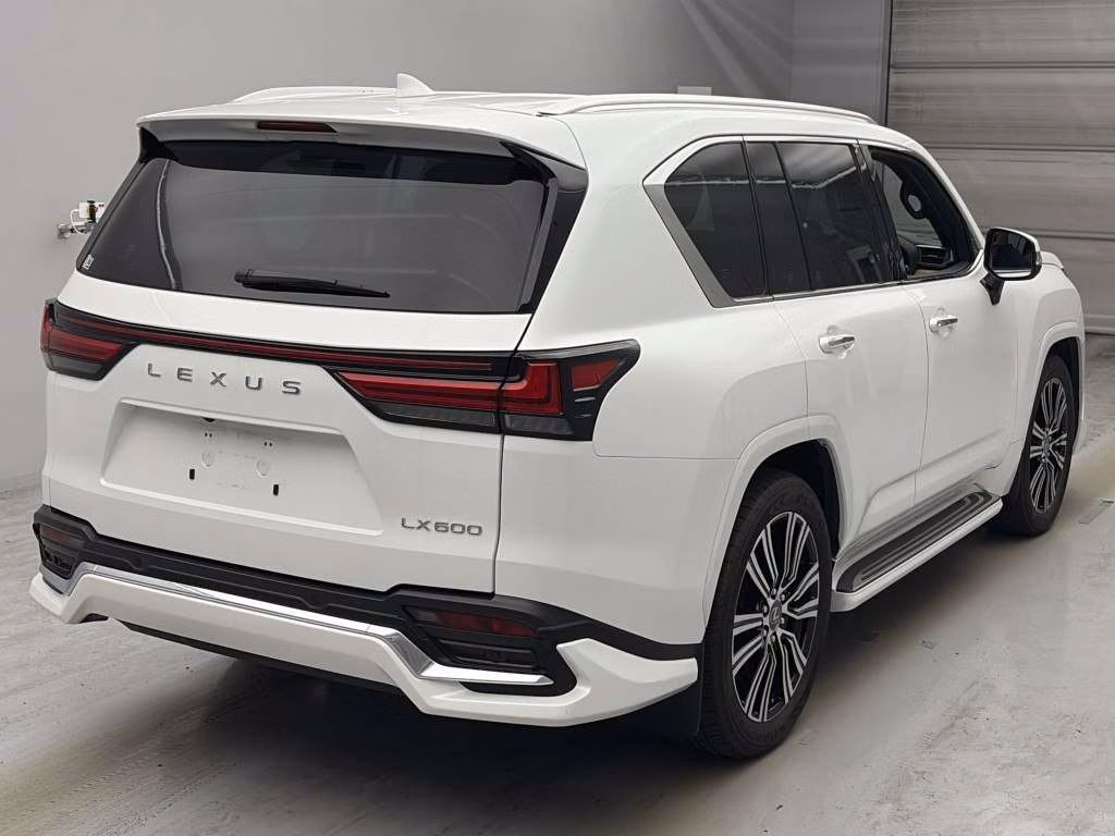 LEXUS LX600
