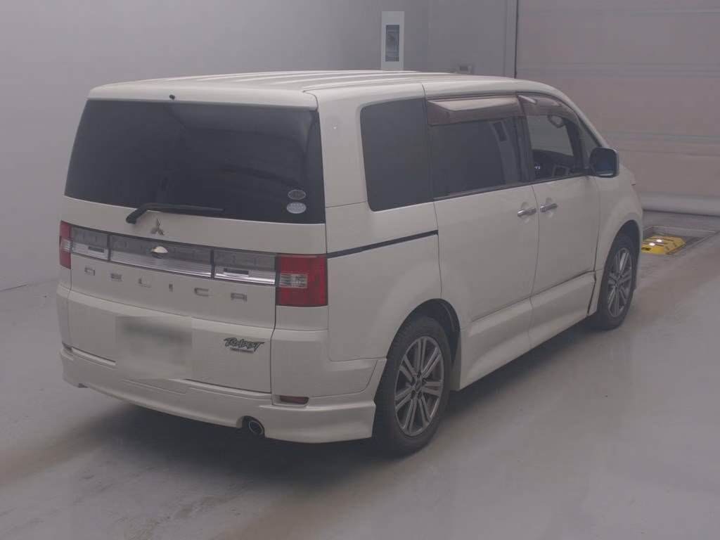 MITSUBISHI DELICA D:5