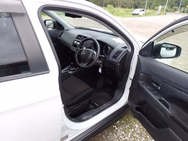 MITSUBISHI RVR