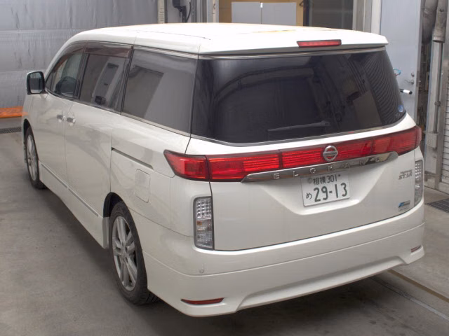 NISSAN ELGRAND