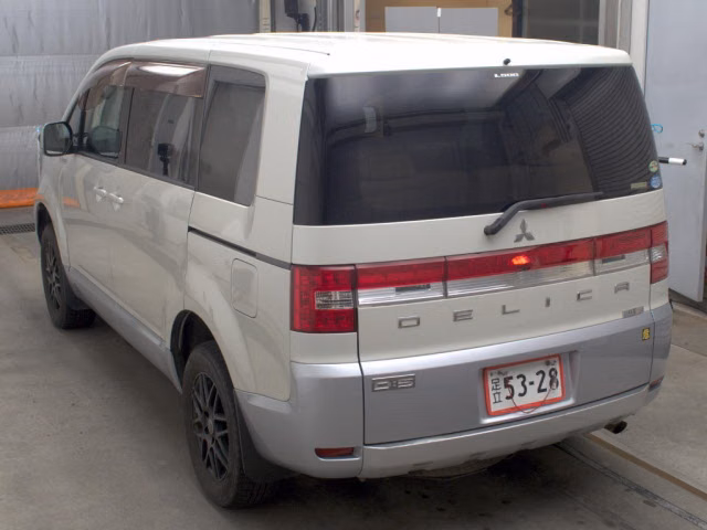 MITSUBISHI DELICA D:5