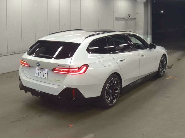 BMW I5