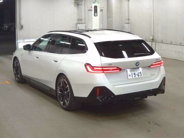 BMW I5
