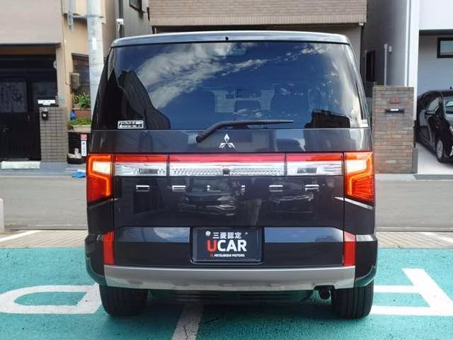 MITSUBISHI DELICA D:5