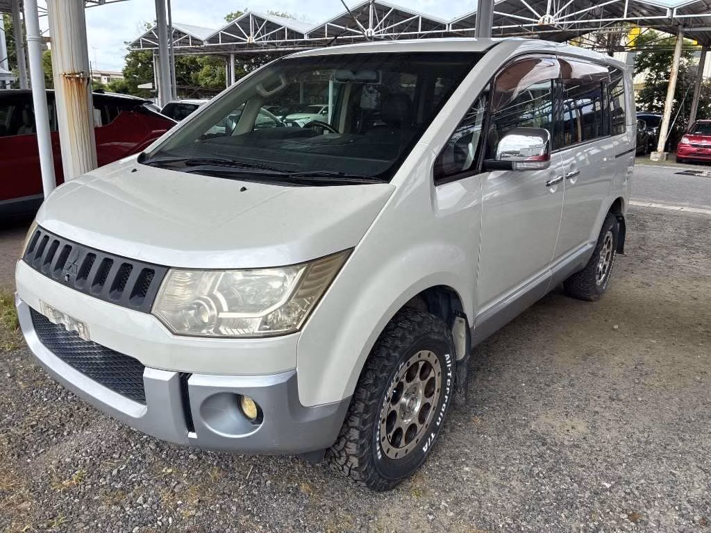 MITSUBISHI DELICA D:5