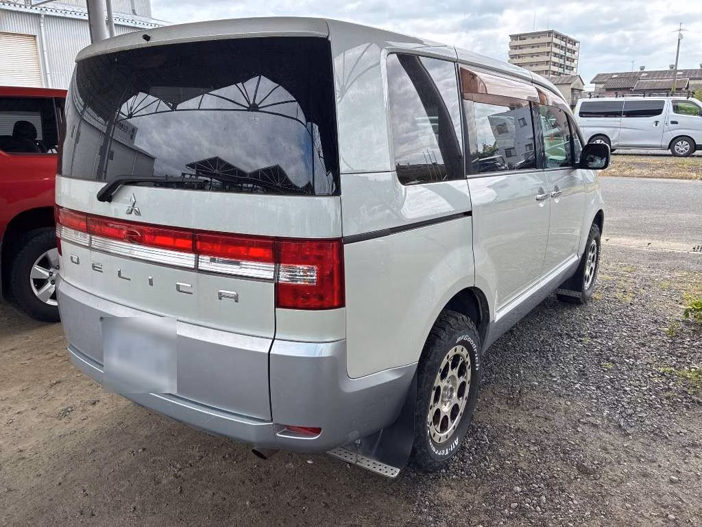 MITSUBISHI DELICA D:5