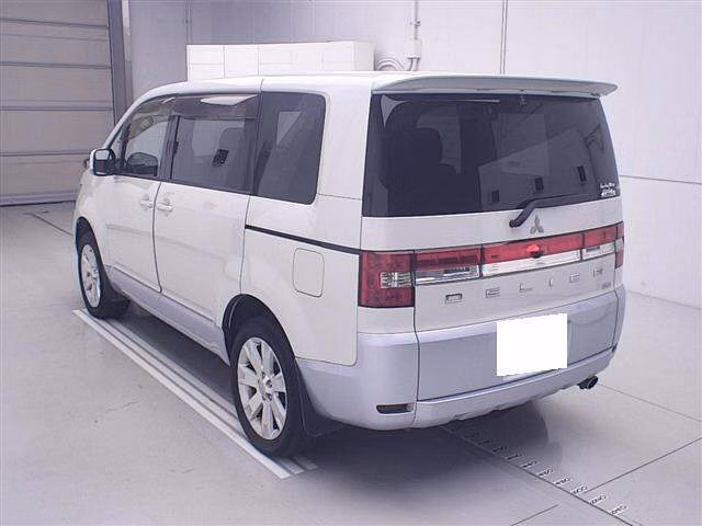 MITSUBISHI DELICA D:5
