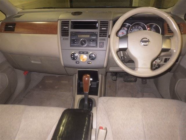 NISSAN TIIDA LATIO
