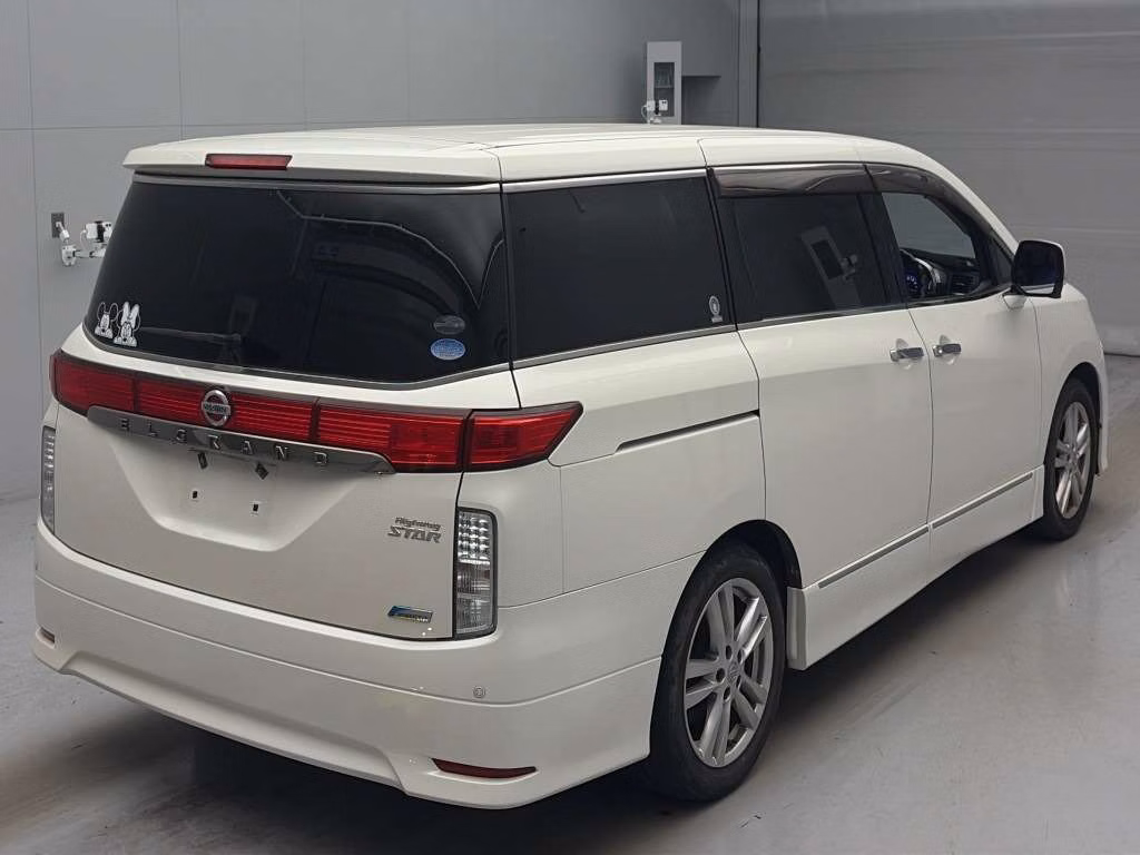 NISSAN ELGRAND