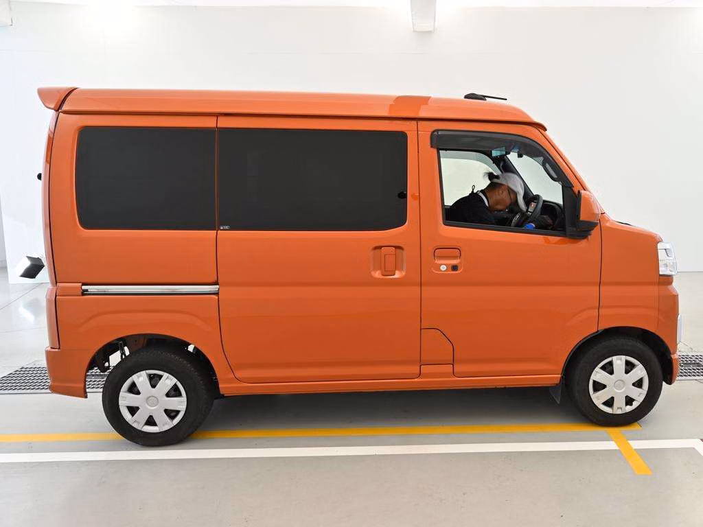 TOYOTA PIXIS VAN