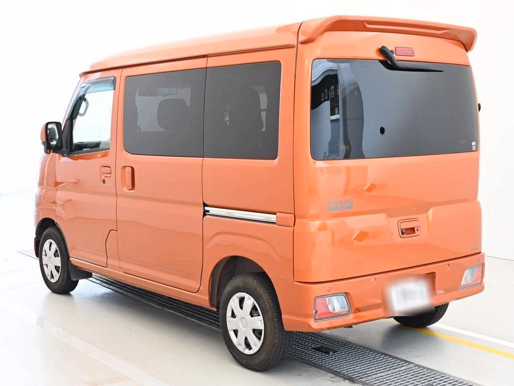 TOYOTA PIXIS VAN
