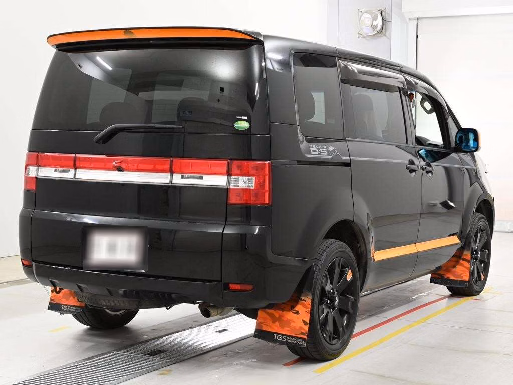 MITSUBISHI DELICA D:5