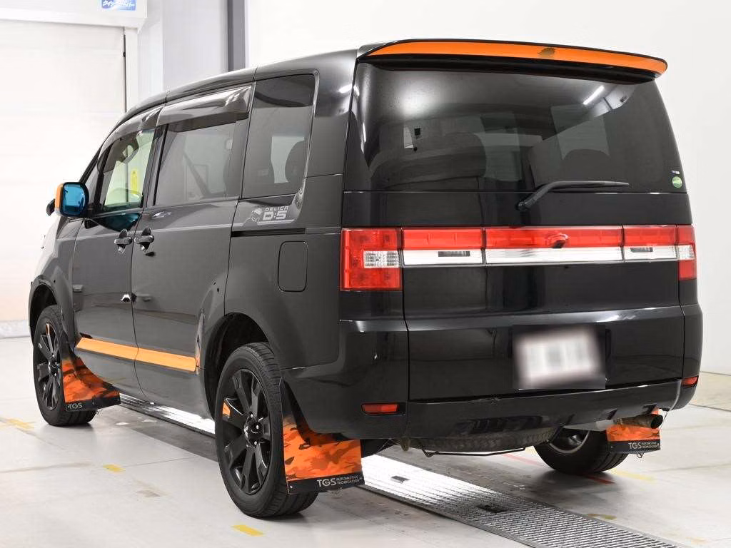 MITSUBISHI DELICA D:5