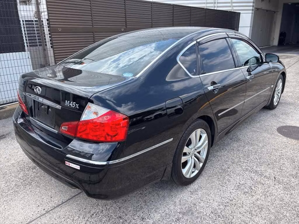 NISSAN FUGA
