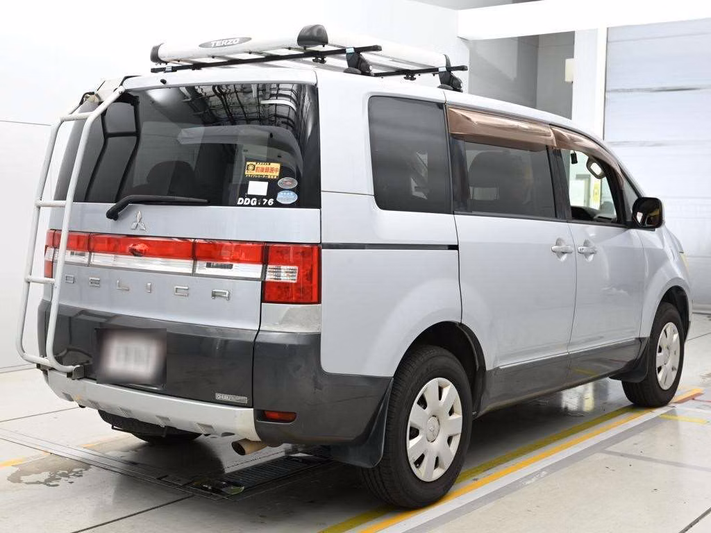 MITSUBISHI DELICA D:5